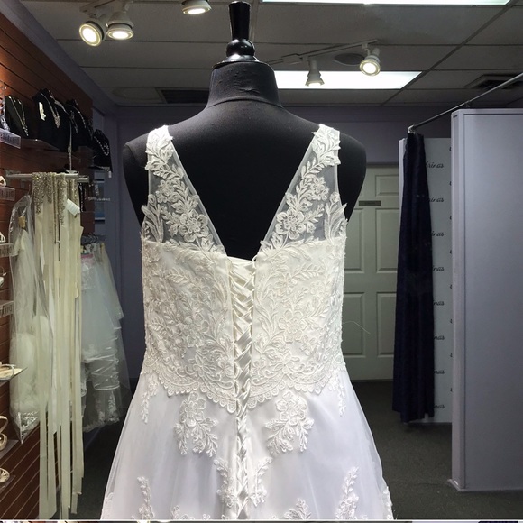 Lia Mia - Style 6391 - Size 18 - Ivory - Picture 4 of 4